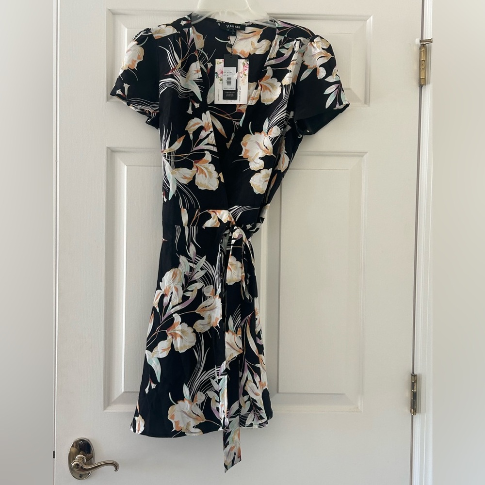 NWT Yumi Kim Kennedy 100% Silk Black Floral Bay Breeze Wrap Mini Dress - Small - Picture 6 of 16